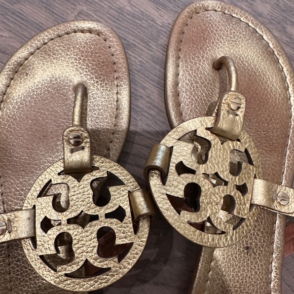 Tory Burch metallic gold flat sandal - Picture 6 of 6